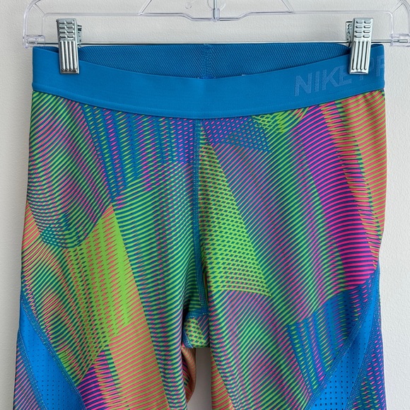 Nike Pro Multicolor Hypercool Frequency Stretchy Capri Leggings | Size Medium - Picture 3 of 10